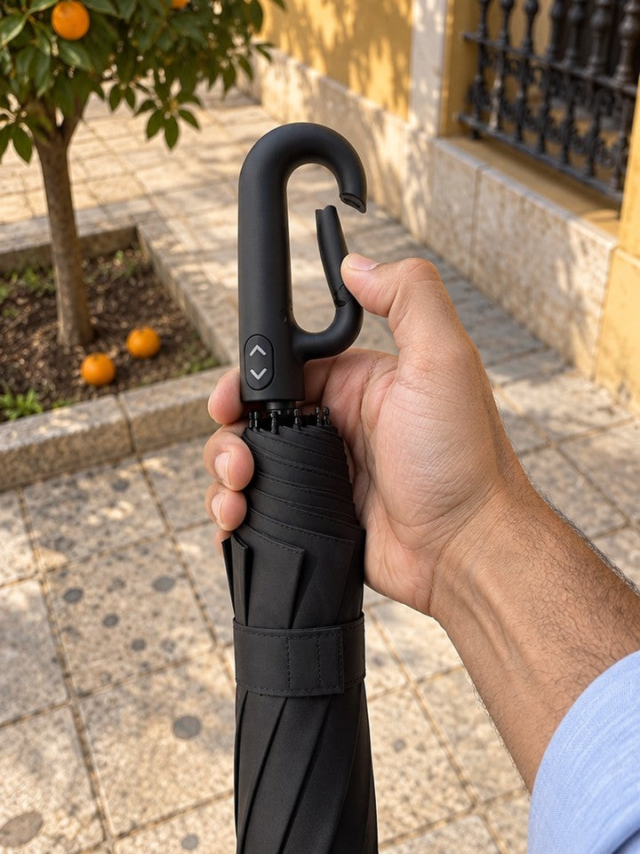 Parapluie StormHook accroché à un sac
